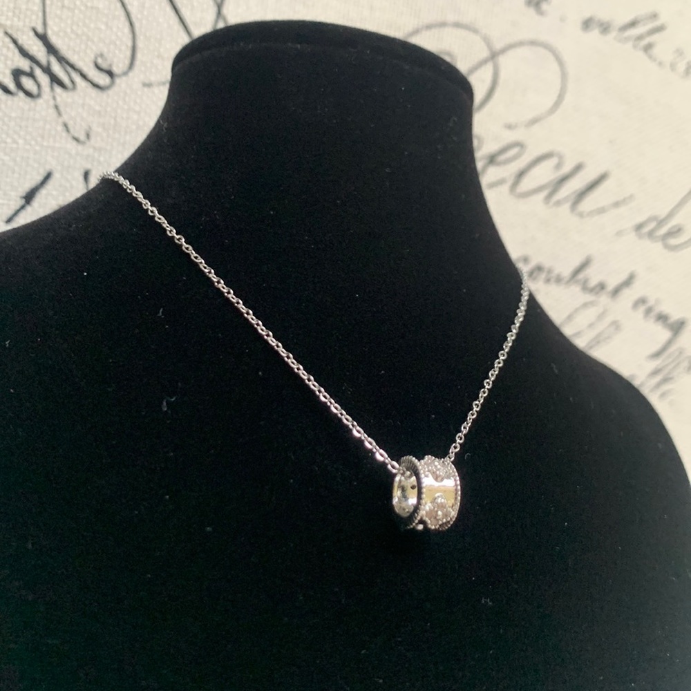 BRAND NEW Silver Pendant Necklace - Picture 3 of 7